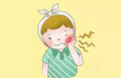 進(jìn)食、遇到冷熱刺激時產(chǎn)生疼痛